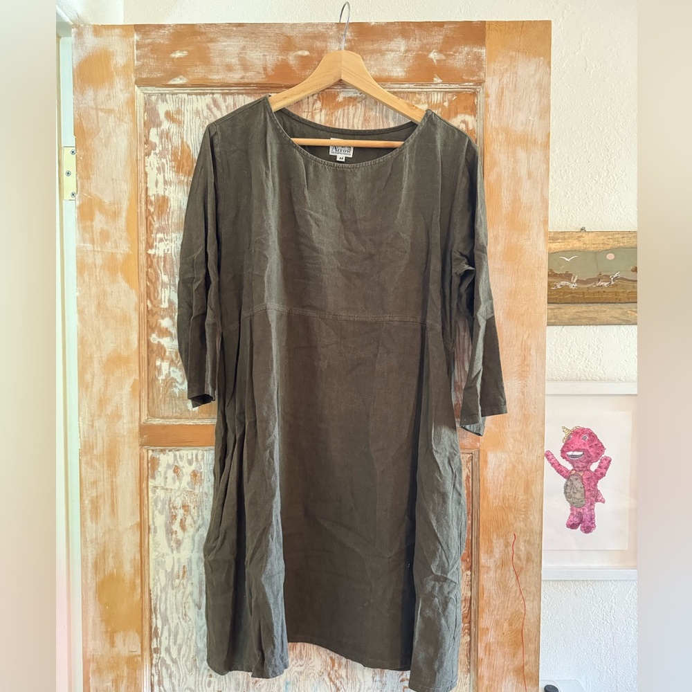 Arrow and Me Linen Dress, M in Brown Olive
